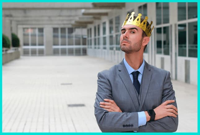 Амбициозность - одна из черт токсичного начальника